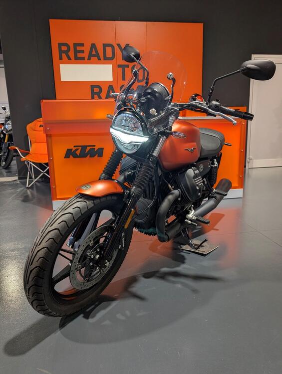 Moto Guzzi V7 Stone (2021 - 25) (3)