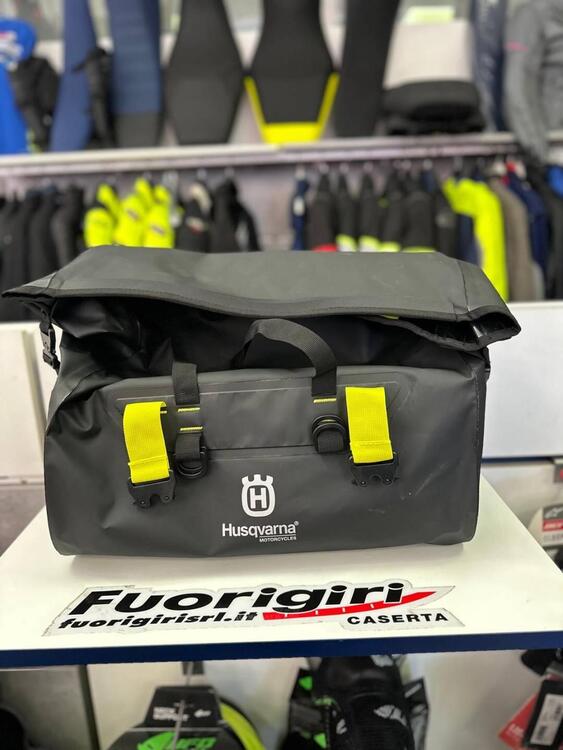 BORSA DA VIAGGIO HUSQVARNA SVARTPILEN/VITPILEN