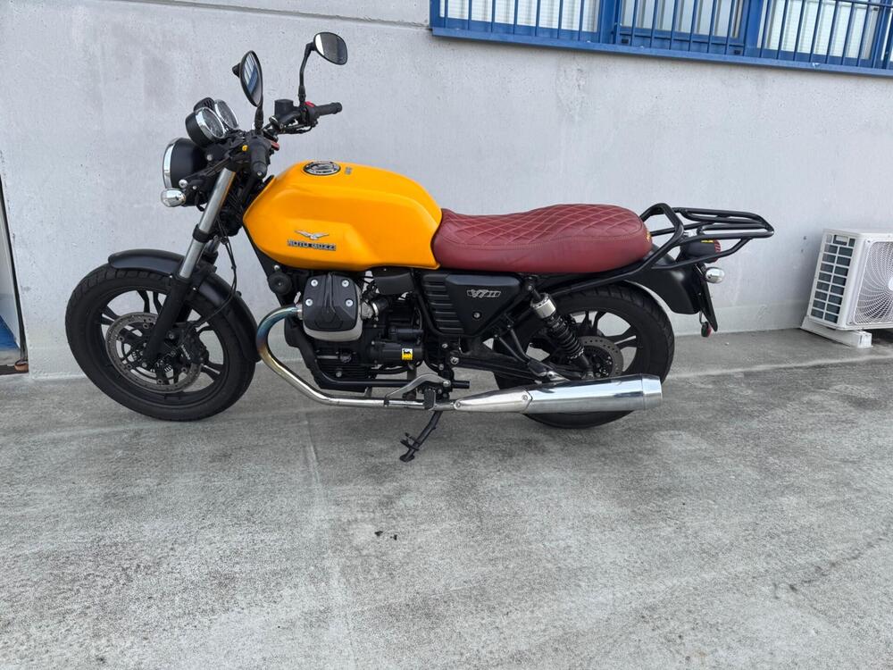 Moto Guzzi V7 II Stone (2015 - 17) (4)