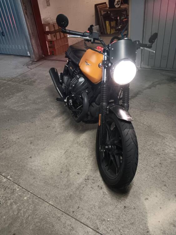 Moto Guzzi V7 III Stone (2017 - 20)