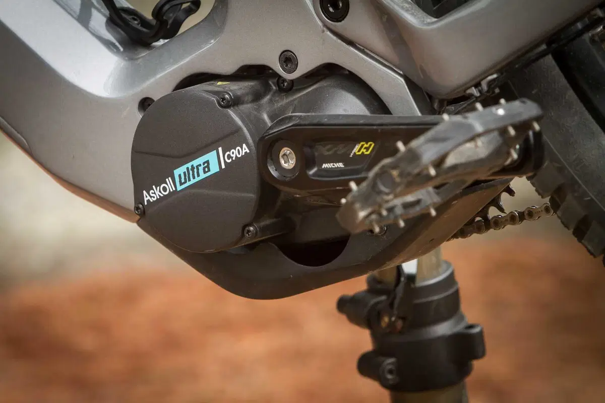La prima bici al mondo in cui puoi scegliere il motore. Thok GRAM: Shimano o ASKOLL? [VIDEO] (2)