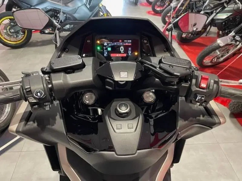 Honda Forza 750 (2025 - 26) (4)