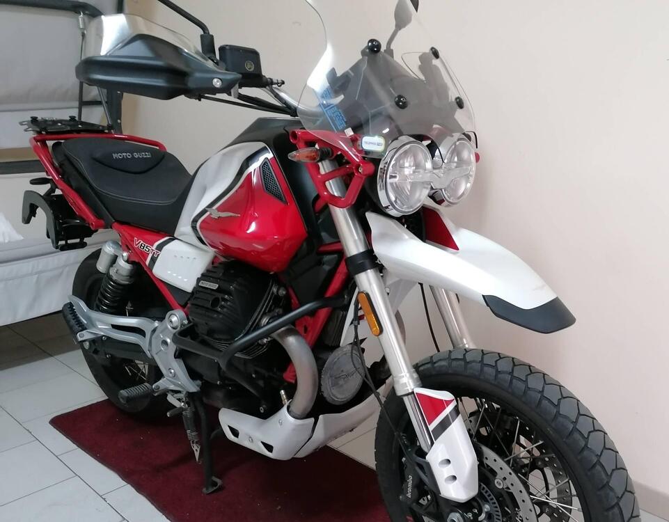 Moto Guzzi V85 TT Evocative Graphics (2019 - 20) (2)