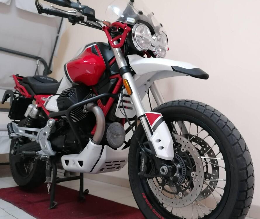 Moto Guzzi V85 TT Evocative Graphics (2019 - 20) (3)