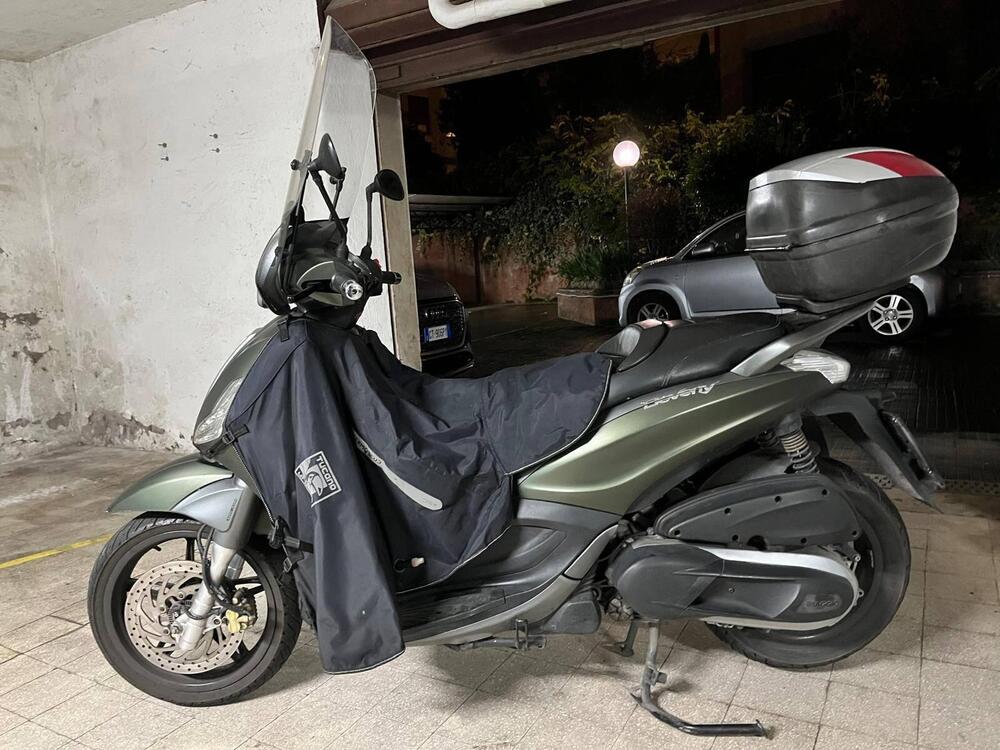 Piaggio Beverly 350 SportTouring ie ABS (2011 - 17) (4)