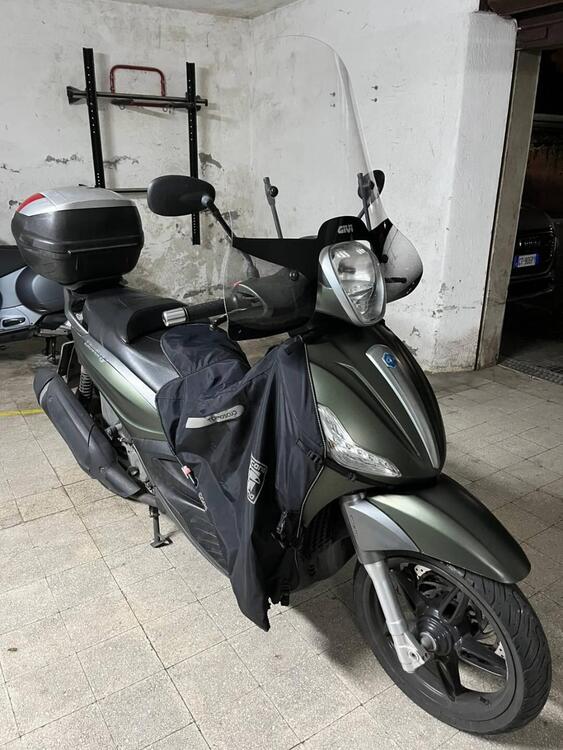 Piaggio Beverly 350 SportTouring ie ABS (2011 - 17) (3)