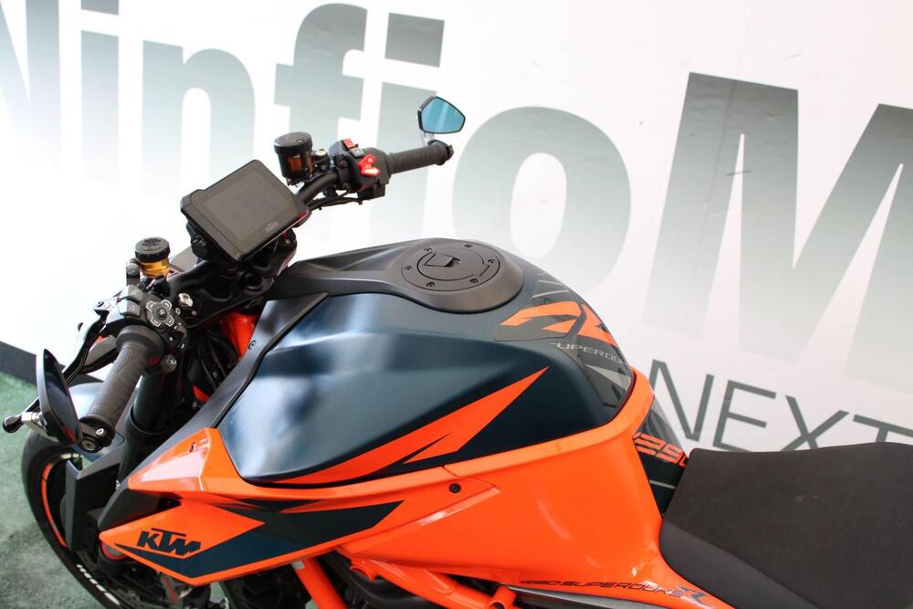 KTM 1290 Super Duke R (2020) (5)