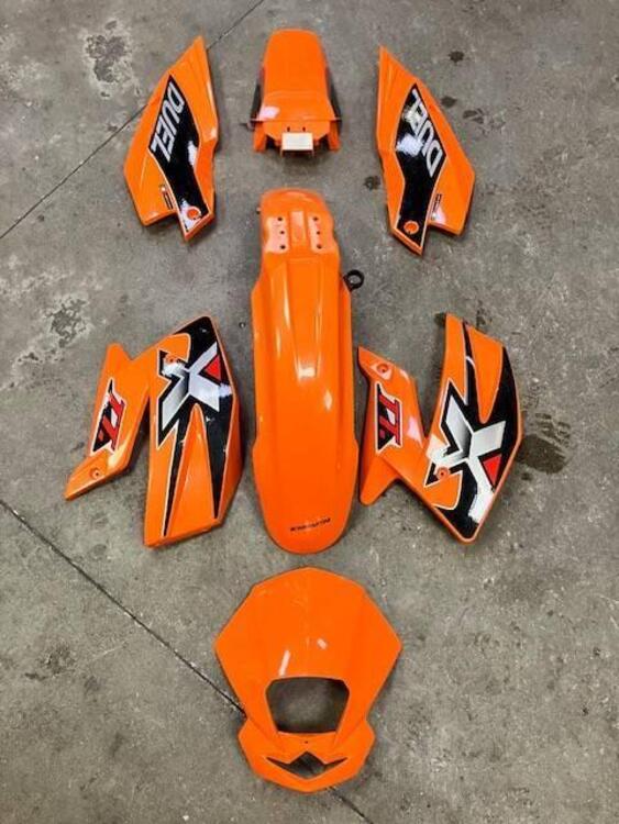 Kit plastiche arancio NUOVE ! Roxon-Nox 50cc. Due