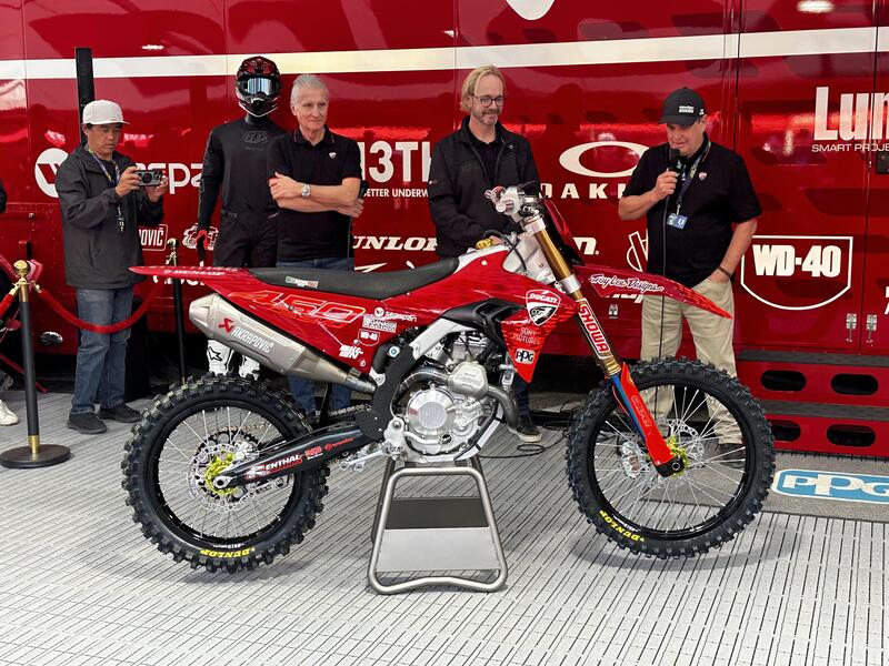 Ducati e Supercross: presentata la DesmoMX 450 ad Anaheim 1. Il design affidato a Troy Lee