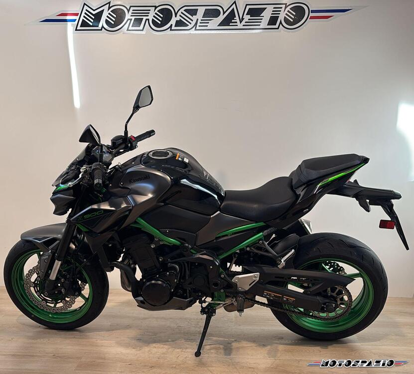 Kawasaki Z 900 (2021 - 24) (2)