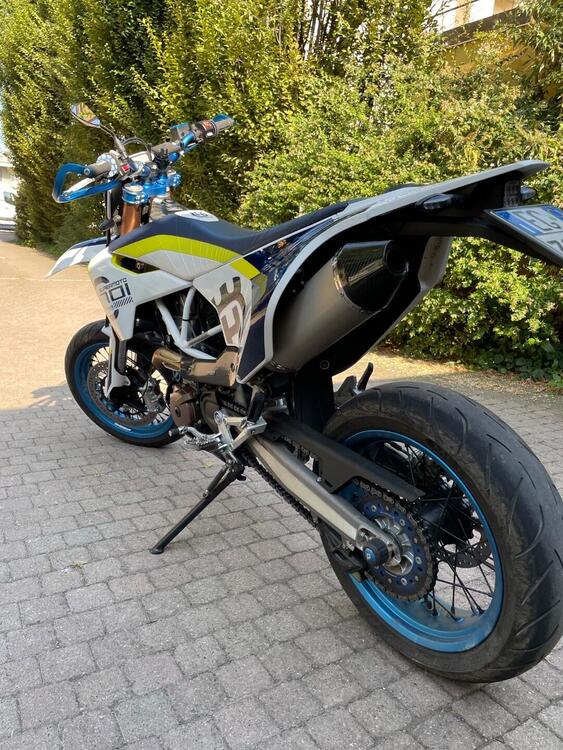 Husqvarna 701 Supermoto (2017 - 19) (3)