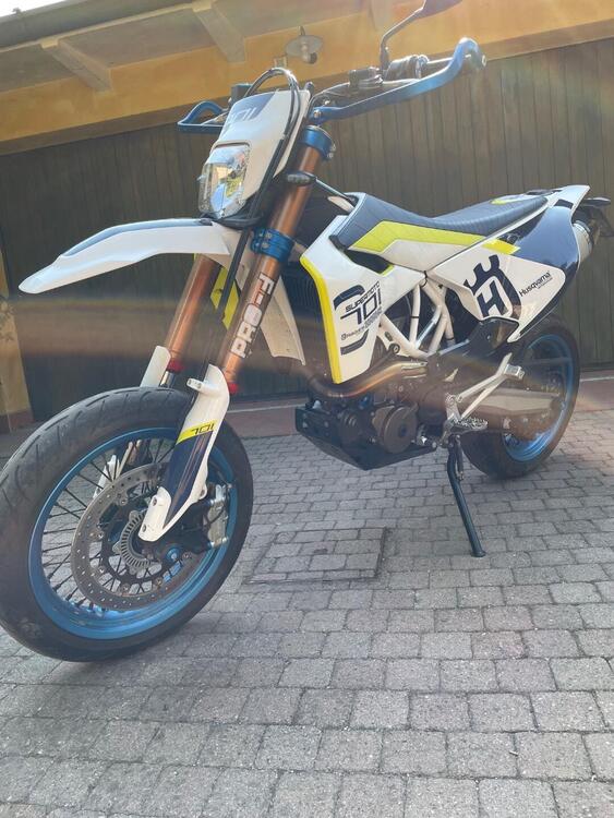 Husqvarna 701 Supermoto (2017 - 19) (4)