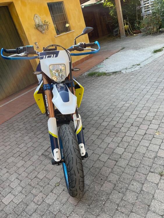 Husqvarna 701 Supermoto (2017 - 19) (5)