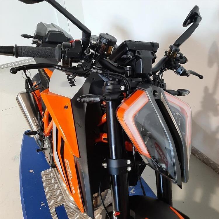 KTM 1290 Super Duke R (2022 - 23) (4)