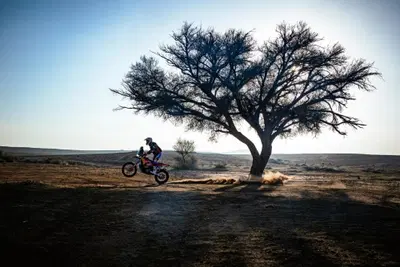 Dakar 2025. T6. Outsiders e ritiri a Al Duwadimi, leaders in pretattica [VIDEO]