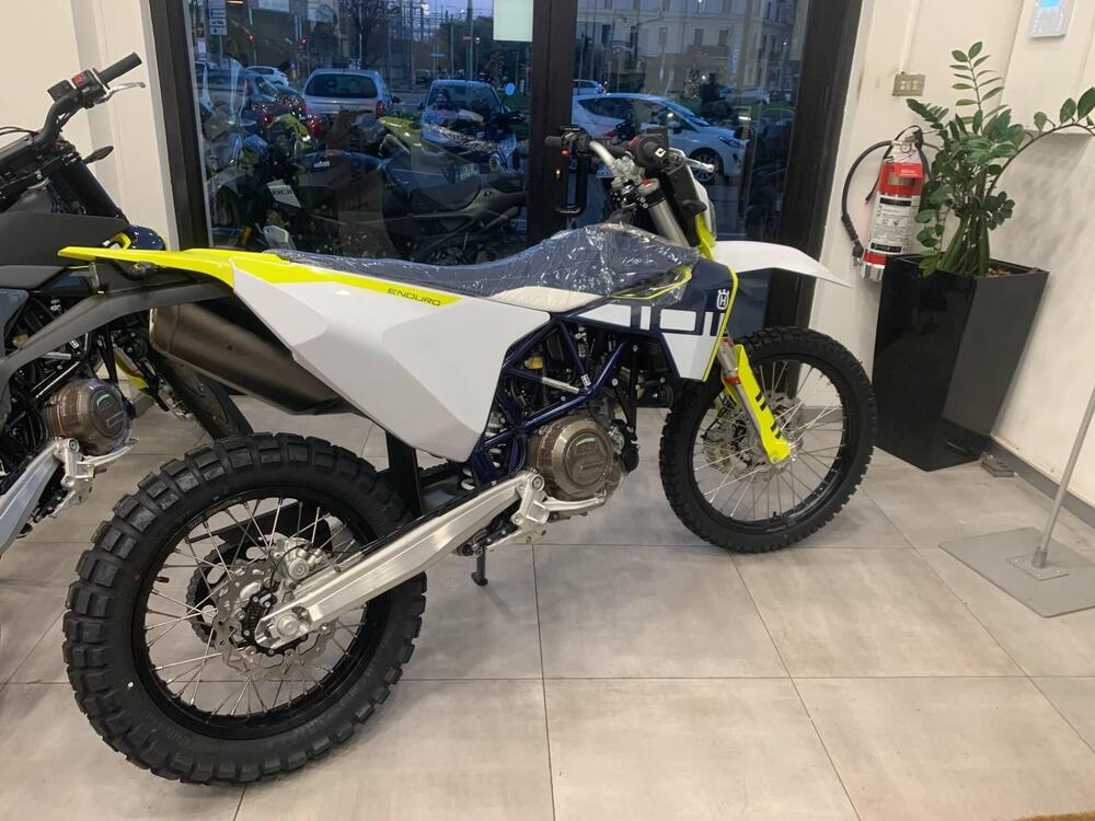 Husqvarna 701 Enduro (2023 - 25) (3)