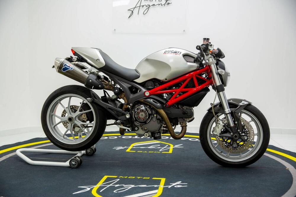 Ducati Monster 1100 (2009 -10) (3)