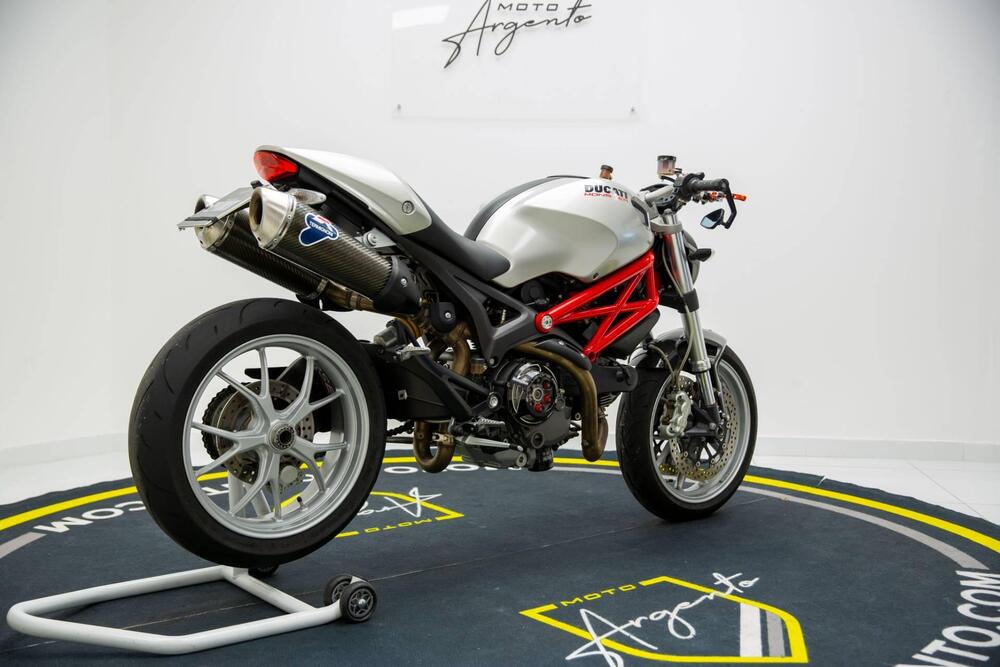 Ducati Monster 1100 (2009 -10) (4)