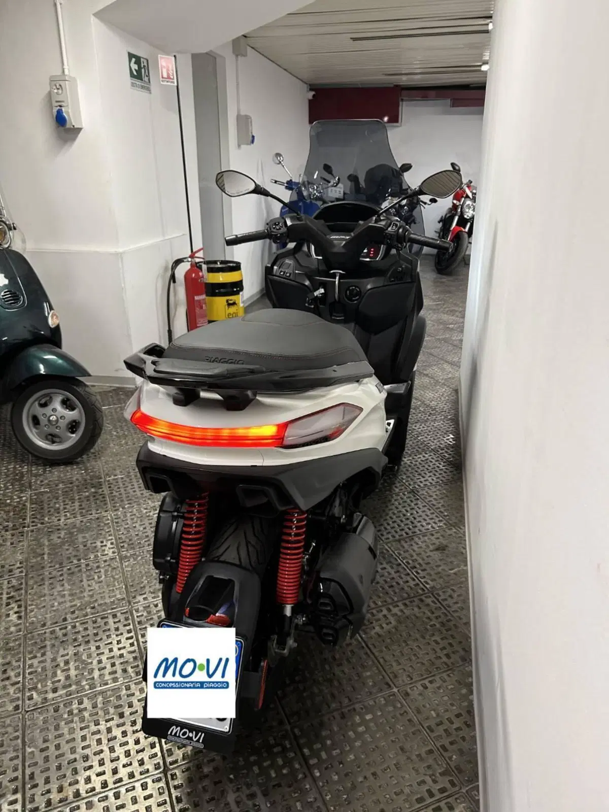 Piaggio MP3 400 ABS Hpe (2023 - 25) (3)