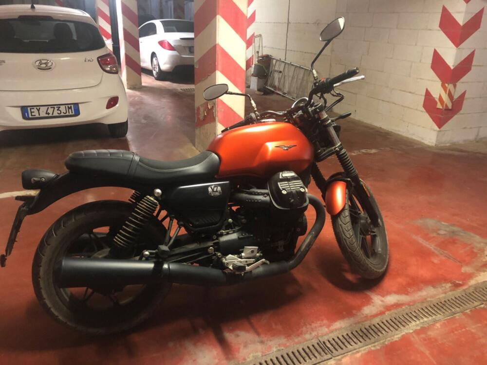 Moto Guzzi V7 Stone (2021 - 25) (2)