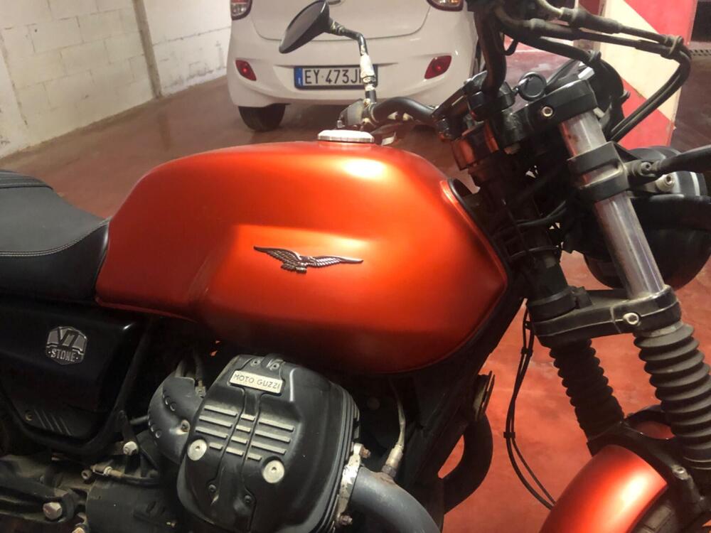 Moto Guzzi V7 Stone (2021 - 25) (3)