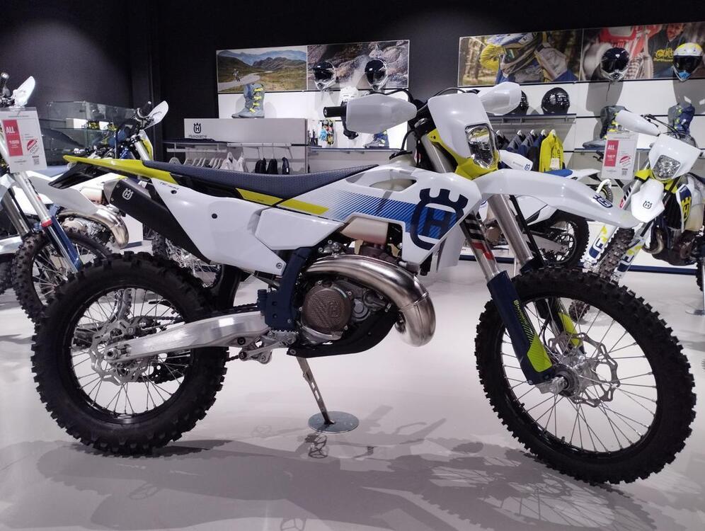 Husqvarna TE 300 (2024) (2)