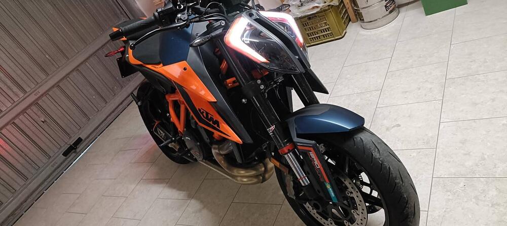 KTM 1290 Super Duke R (2021) (4)