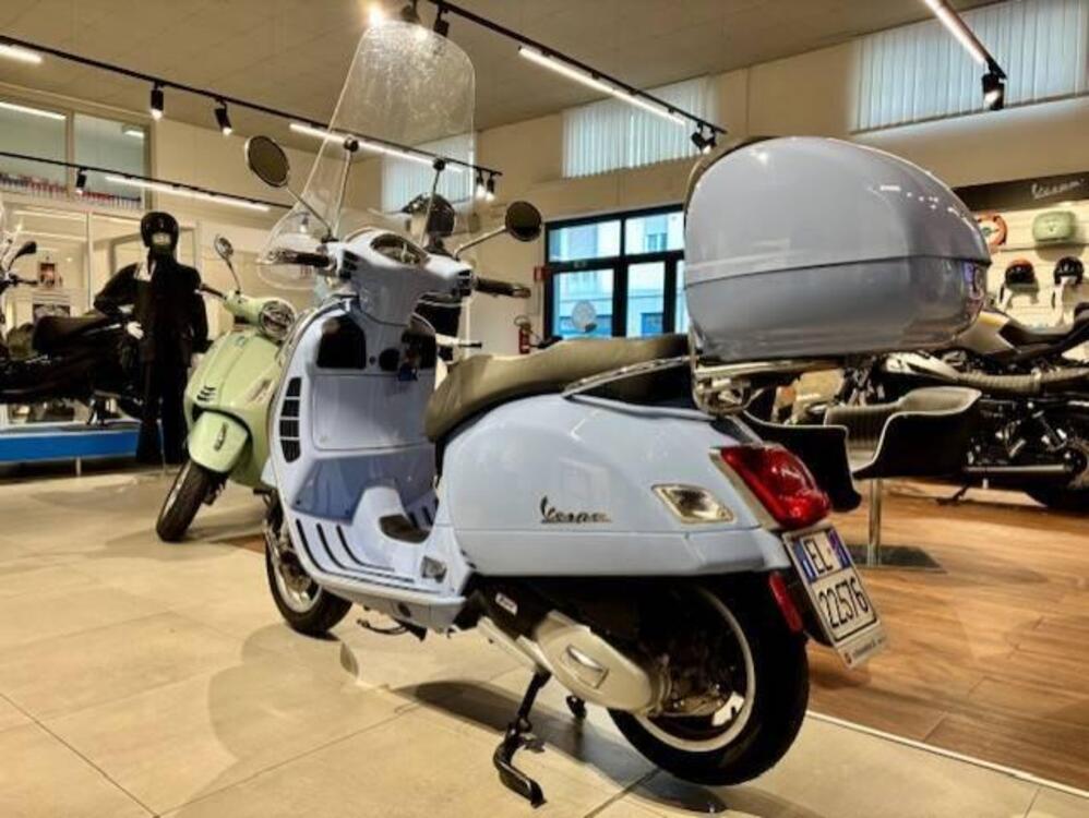 Vespa GTS 125 ie (2017 - 18) (2)