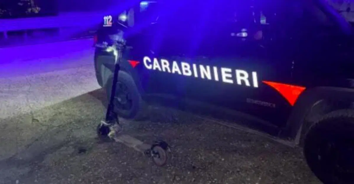 Guida il monopattino elettrico da ubriaco: i Carabinieri lo beccano e gli ritirano la patente