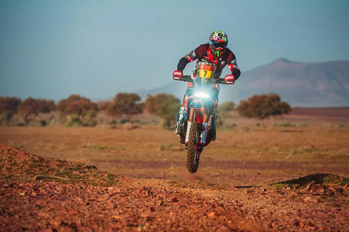 Dakar 2025. T8. Bel colpo sincrono di Sanders, KTM, e Latagan, Toyota [VIDEO] (3)