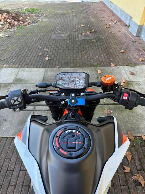 KTM 890 Duke R (2020) (5)