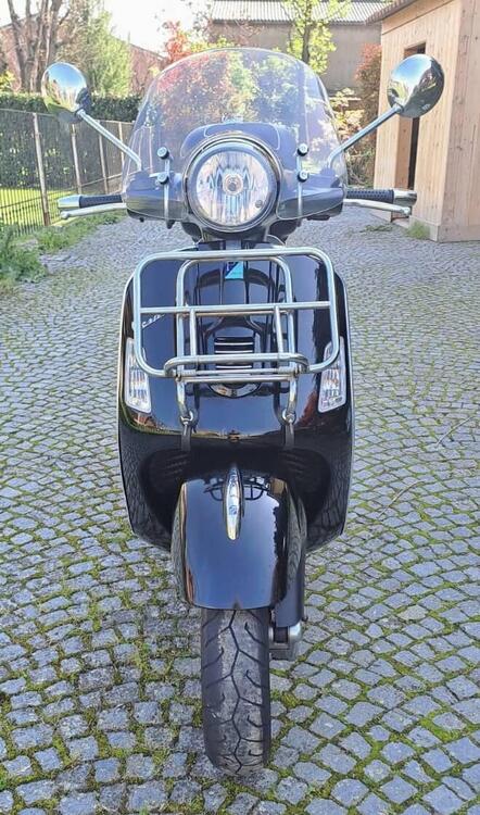 Vespa GTS 300 (2010 - 14) (2)