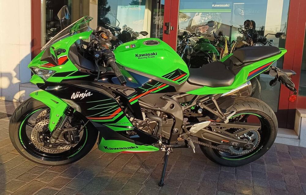 Kawasaki Ninja ZX-4RR (2024 - 25) (2)