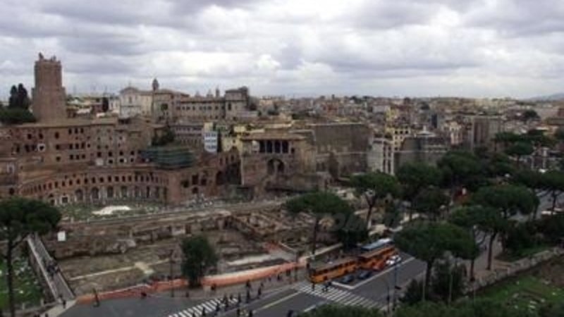 Roma: il TAR boccia la pedonalizzazione di Piazza del Foro Traiano 