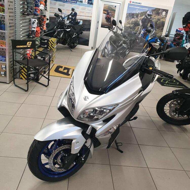 Suzuki Burgman 400 (2022 - 25) (2)