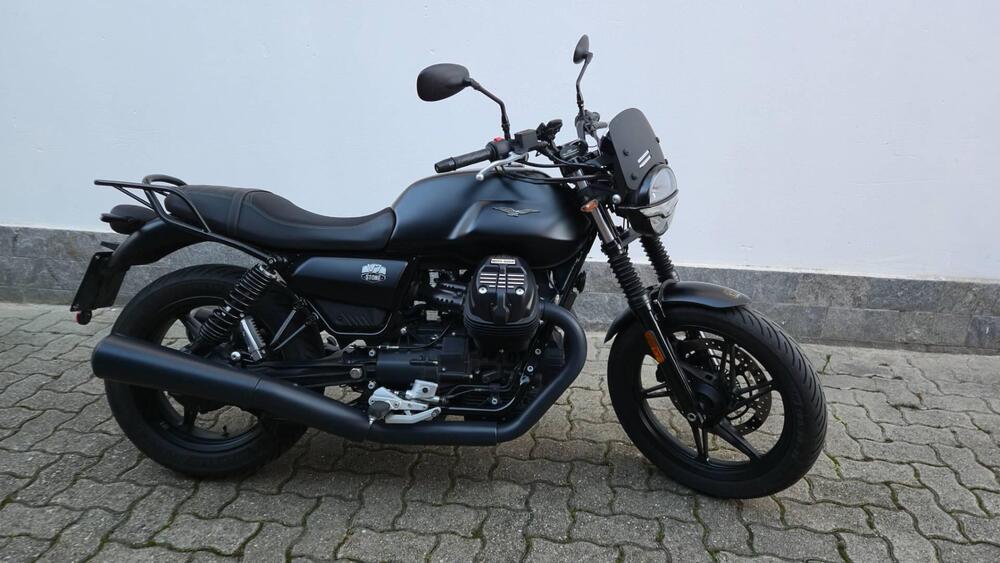 Moto Guzzi V7 Stone (2021 - 25)