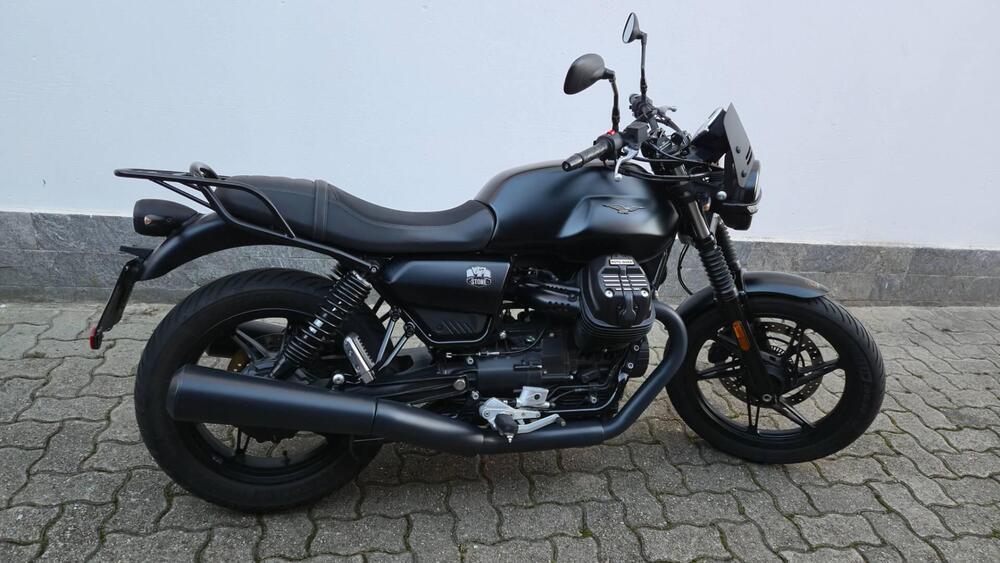 Moto Guzzi V7 Stone (2021 - 25) (2)