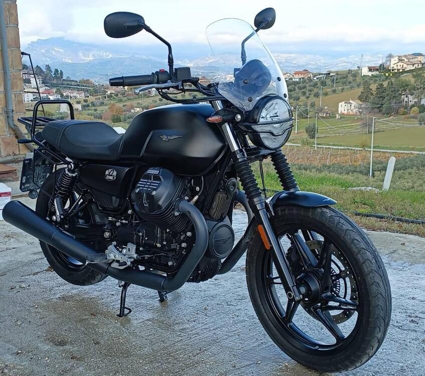 Moto Guzzi V7 Stone (2021 - 25)