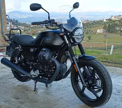 Moto Guzzi V7 Stone (2021 - 24) usata