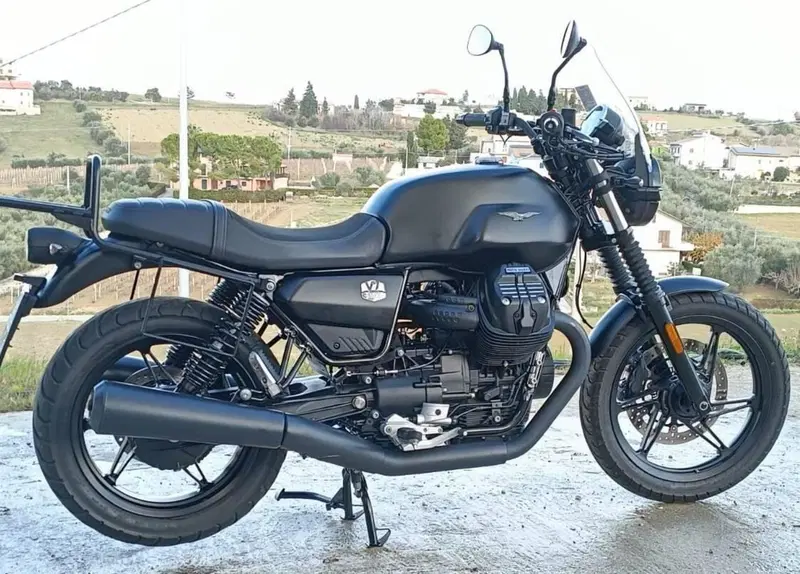 Moto Guzzi V7 Stone (2021 - 24) (2)