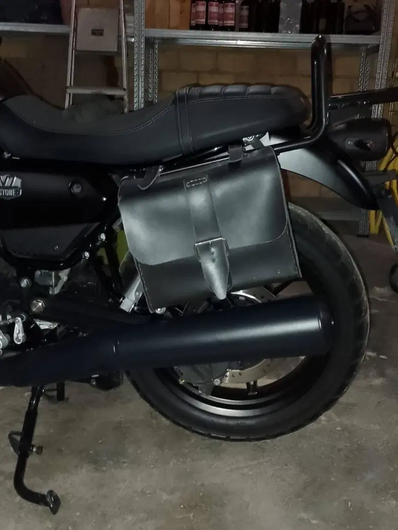 Moto Guzzi V7 Stone (2021 - 24) (6)