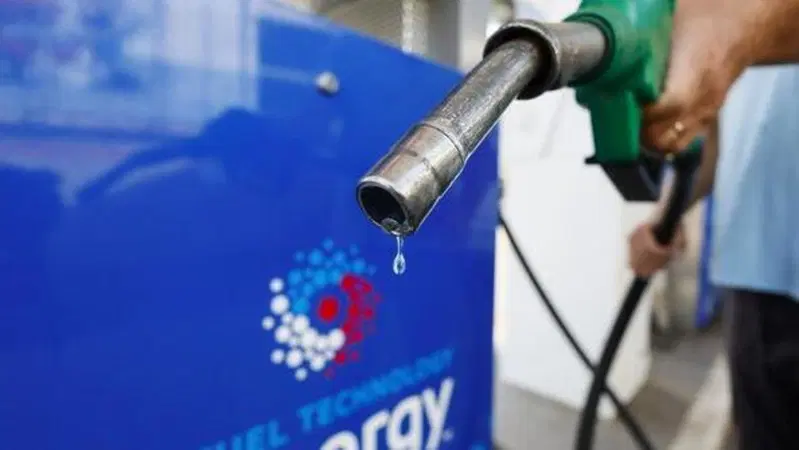 Caro carburanti: scatta l'allarme prezzi. Benzina in autostrada fino a 2,4 euro al litro