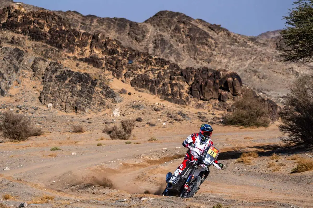 Dakar 2025. T9. Sanders, KTM, resiste, Al Rajhi, Toyota, passa al comando [VIDEO] (11)