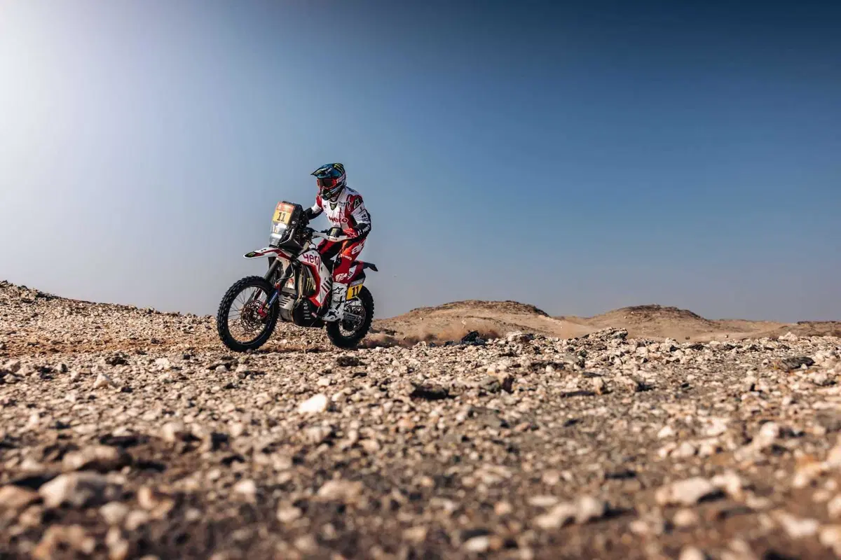 Dakar 2025. T9. Sanders, KTM, resiste, Al Rajhi, Toyota, passa al comando [VIDEO] (2)