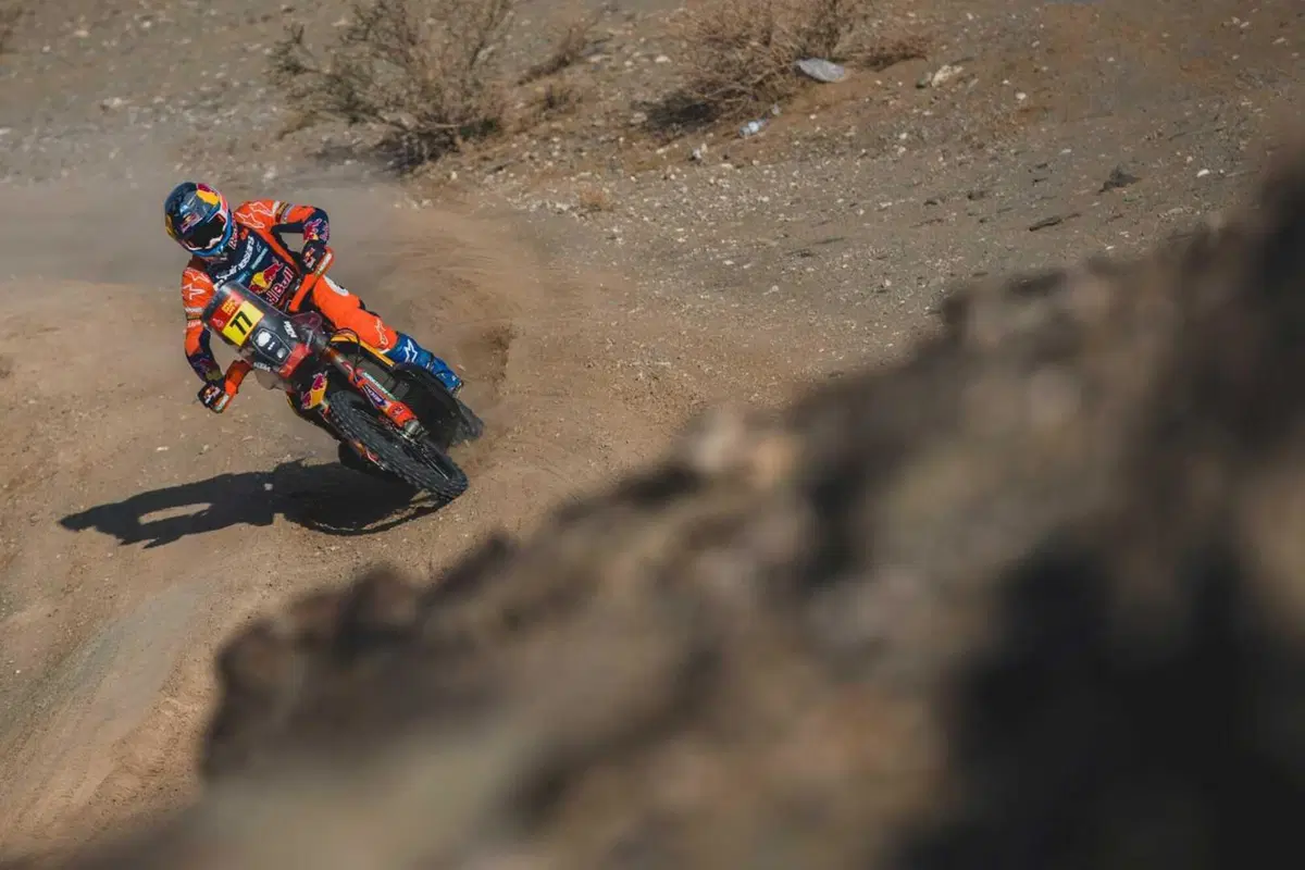 Dakar 2025. T9. Sanders, KTM, resiste, Al Rajhi, Toyota, passa al comando [VIDEO] (21)