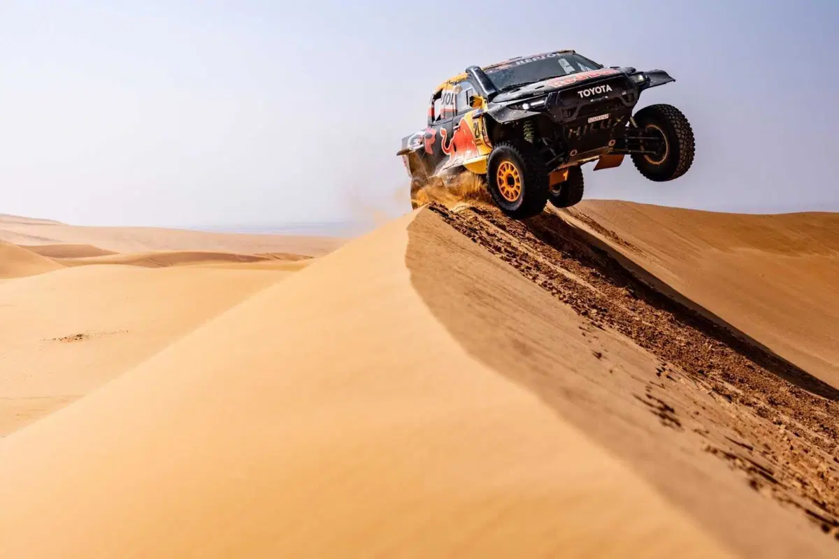 Dakar 2025. T9. Sanders, KTM, resiste, Al Rajhi, Toyota, passa al comando [VIDEO] (30)