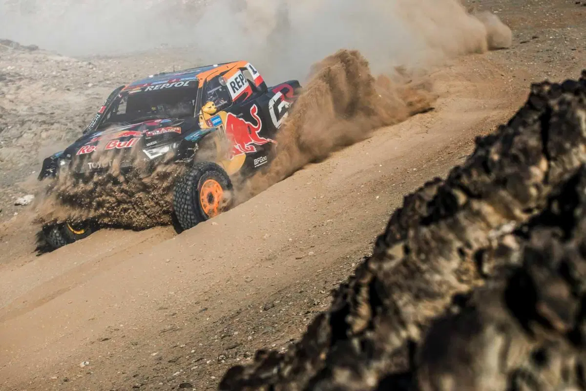 Dakar 2025. T9. Sanders, KTM, resiste, Al Rajhi, Toyota, passa al comando [VIDEO] (35)