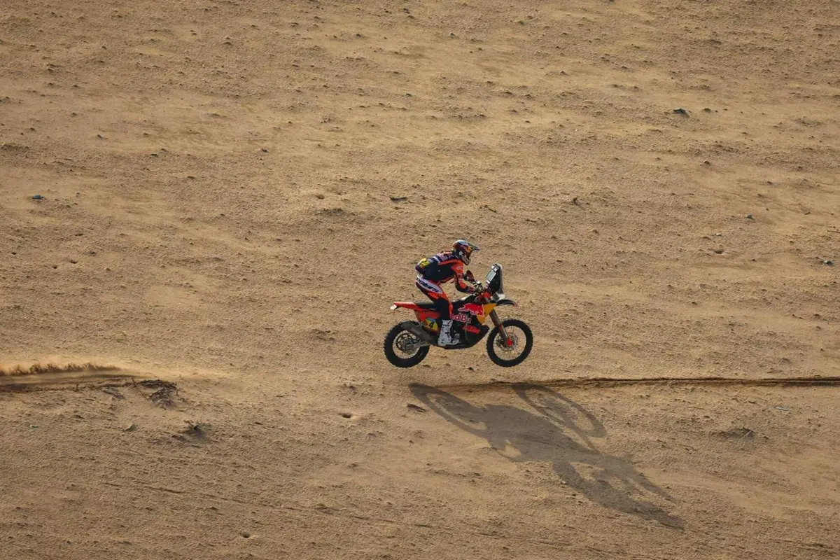 Dakar 2025. T9. Sanders, KTM, resiste, Al Rajhi, Toyota, passa al comando [VIDEO] (45)