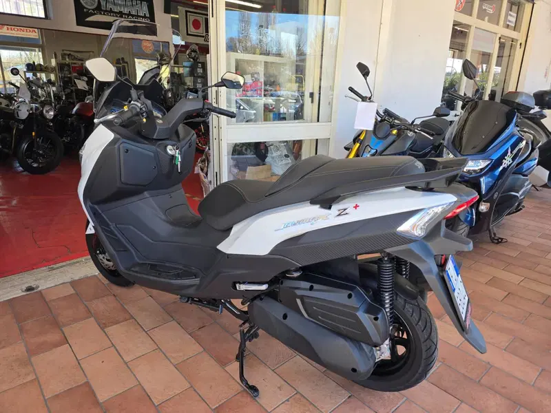 Sym Joymax 300 Z+ (2021 - 24) (7)