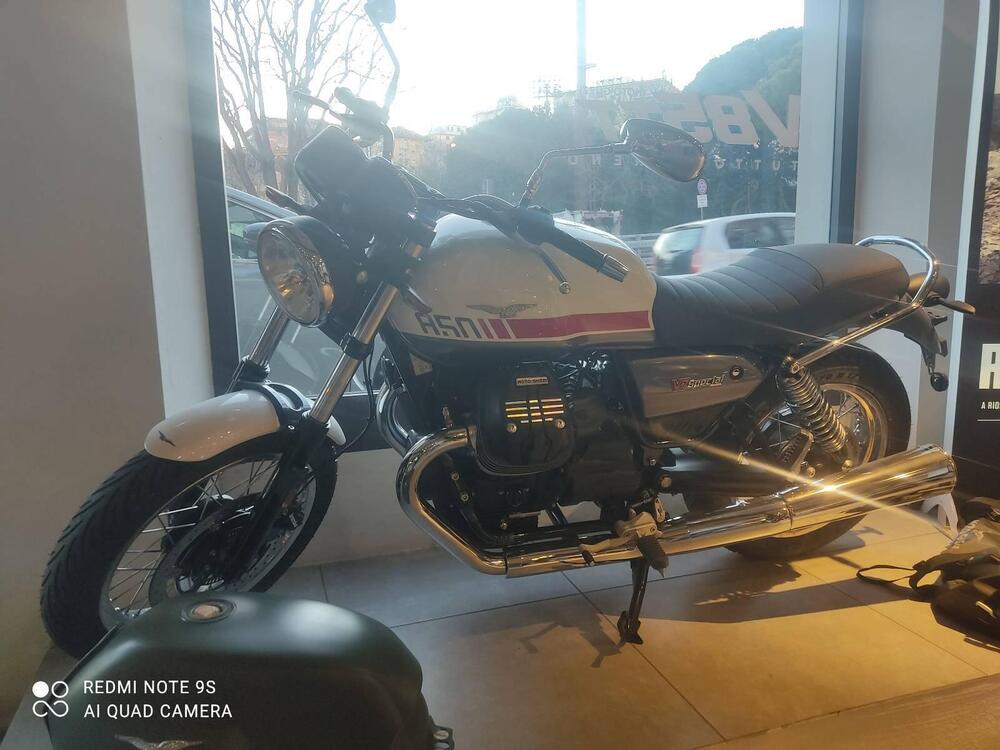 Moto Guzzi V7 Special (2021 - 24) (2)